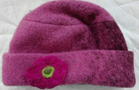 Hut mit Filzblume pink