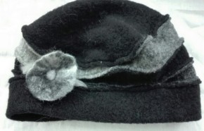 Duo Mütze grau schwarz mit Filzblume 3